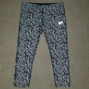 Nike DriFit Capri Length Legging Black and White